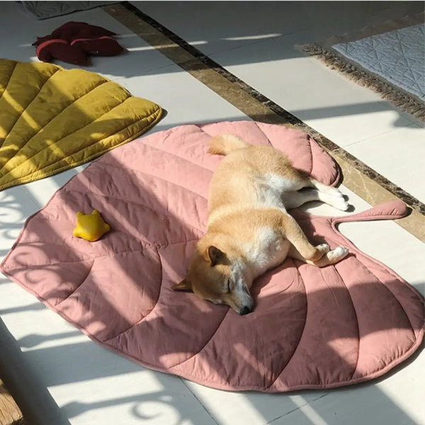 Leaf-Shaped Cozy Pet Mat